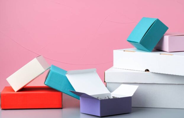 ¿Cómo personalizar cajas de cartón para destacar tu marca?