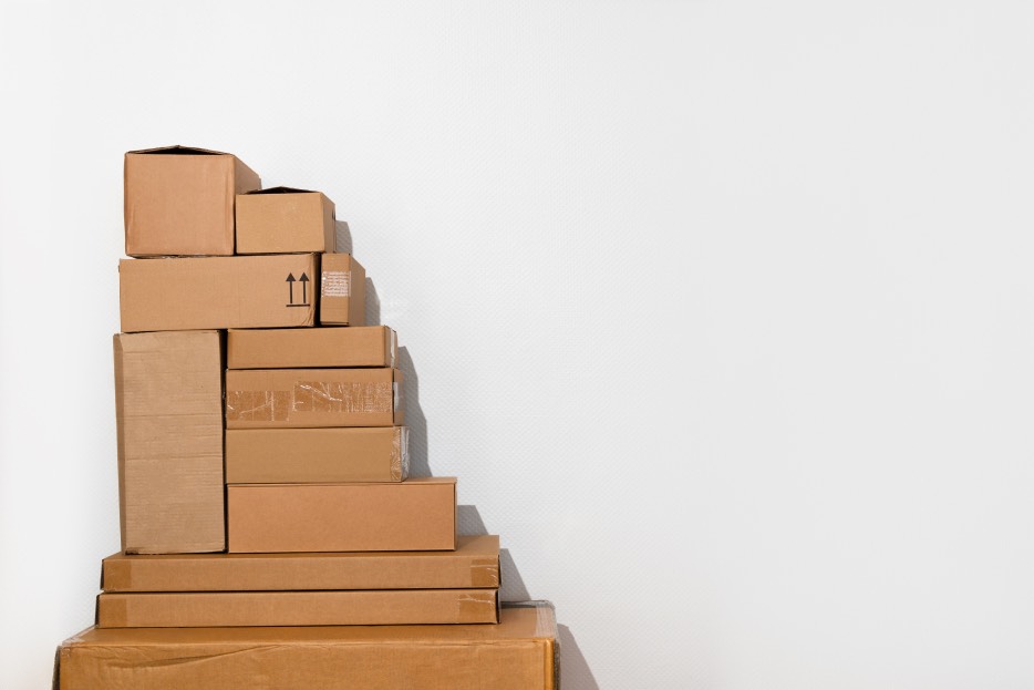 cajas de cartón apiladas