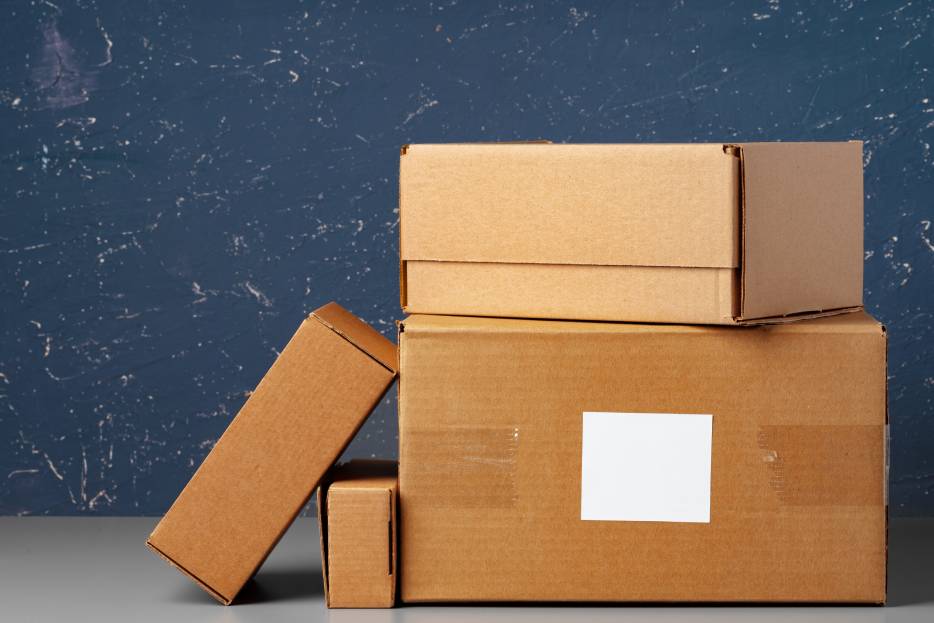 cajas de cartón de distintos tamaños para envío de productos