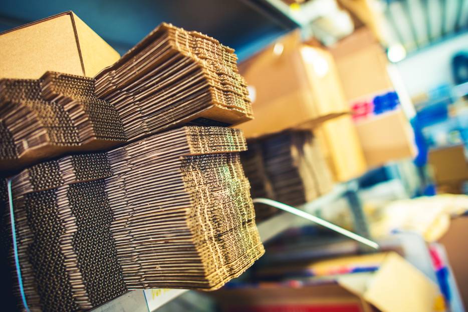 Cómo evitar quiebres de stock con un distribuidor de cajas de cartón