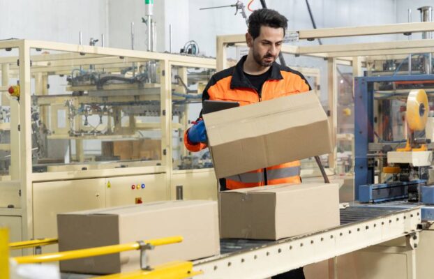 Cómo identificar y corregir defectos de hendido en cajas de cartón