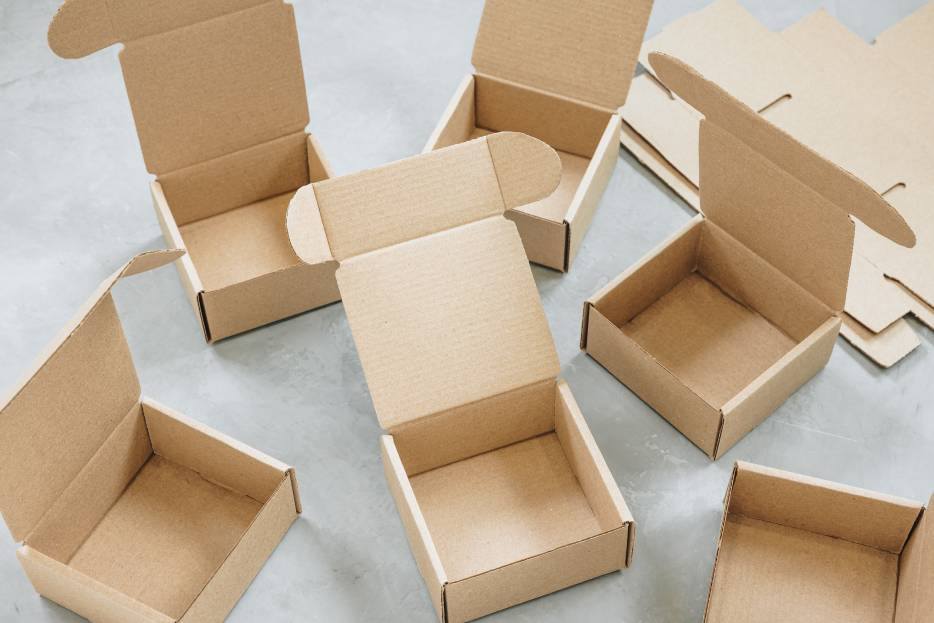 cajas de cartón sin defectos de hendido