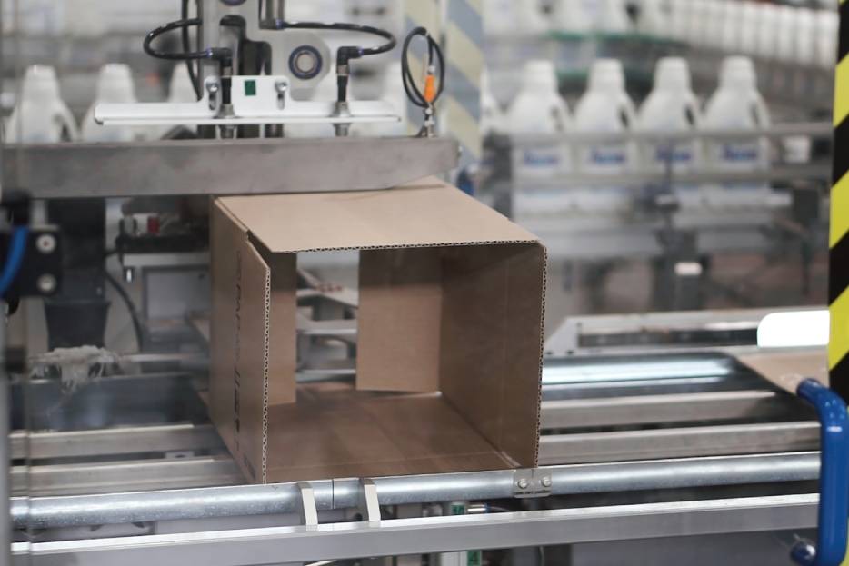 Control de escuadra en cajas durante producción continua